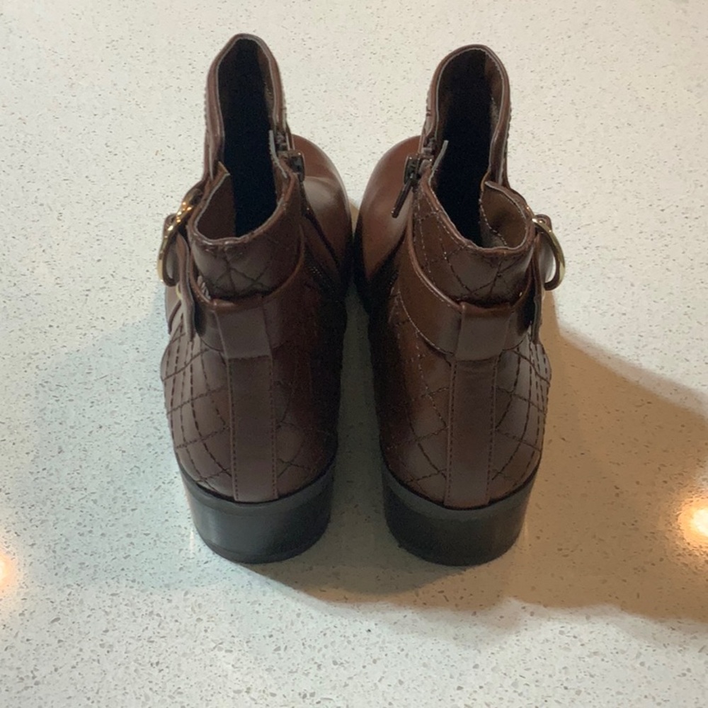 New without tags boots